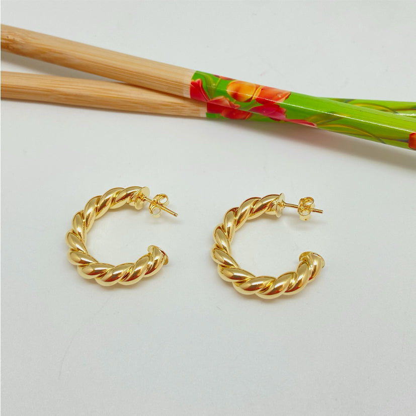 XO224 Aro Argolla trenzada 25 mm delgada Espesor 4 mm Aro Baño Oro Aros Bañados hecho de Bronce Bañado en Oro 18K Joyas Bañadas en Oro