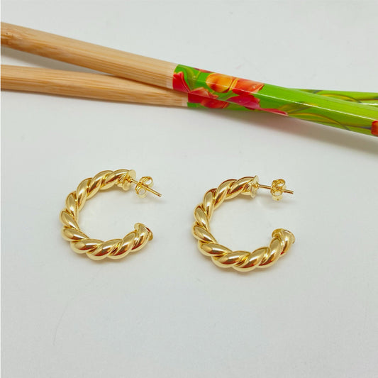 XO224 Aro Argolla trenzada 25 mm delgada Espesor 4 mm Aro Baño Oro Aros Bañados hecho de Bronce Bañado en Oro 18K Joyas Bañadas en Oro