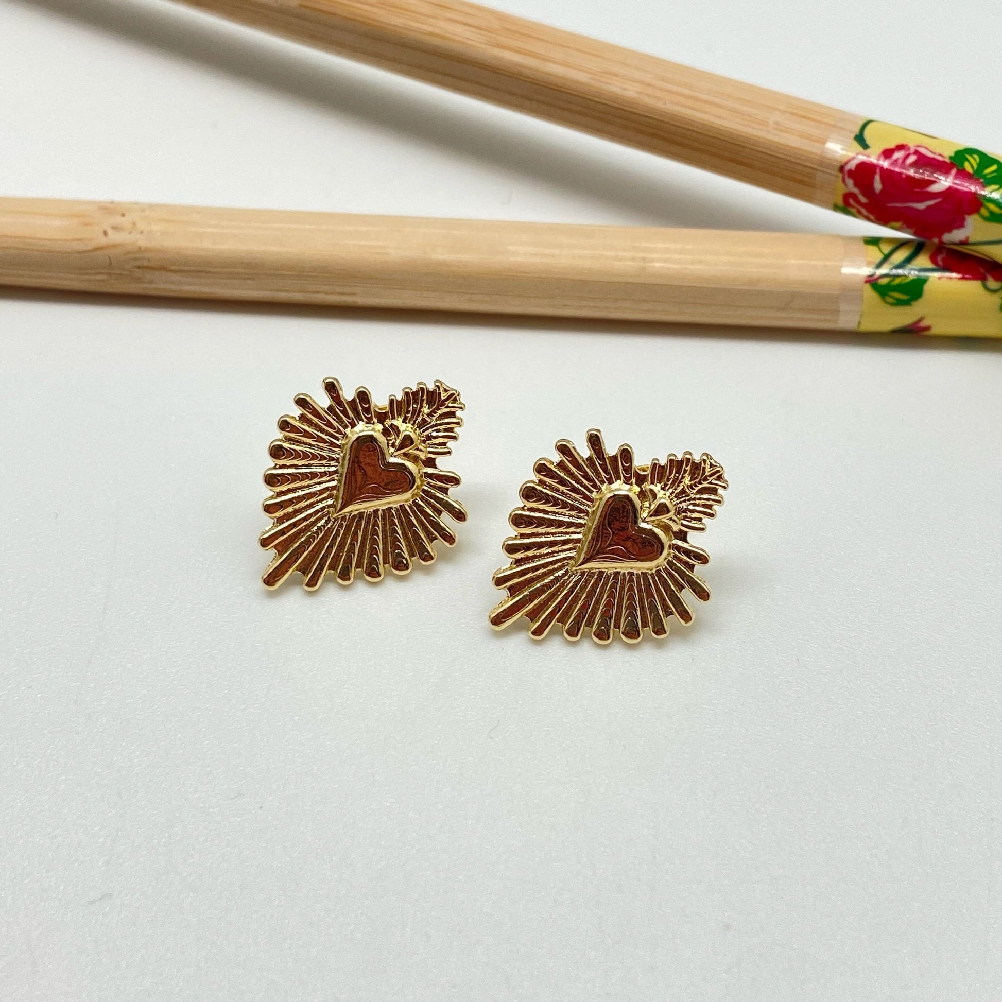 XO227 Aro Corazón Detente con Rayos 20x15 mm Aro Baño Oro Aros Bañados hecho de Bronce Bañado en Oro 18K Joyas Bañadas en Oro