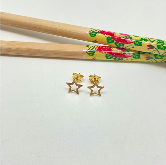 XO229 Aro Estrella Calada Lijada 9mm Aro Baño Oro Aros Bañados hecho de Bronce Bañado en Oro 18K Joyas Bañadas en Oro