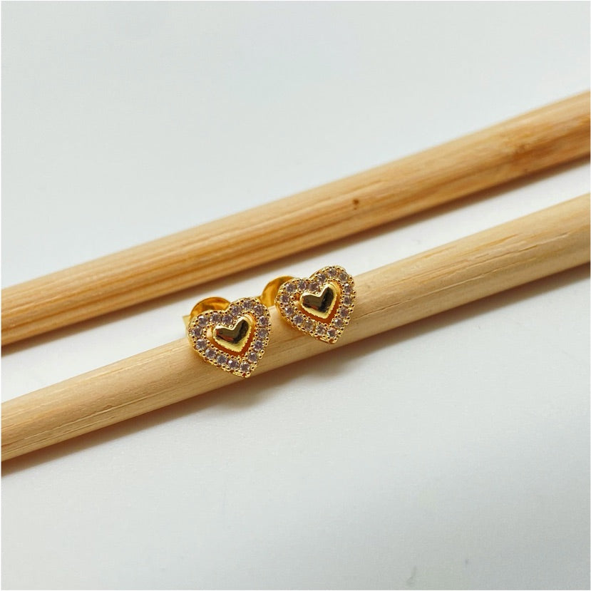 XO230 Aro Corazón con Borde con Circones 7 mm Aro Baño Oro Aros Bañados hecho de Bronce Bañado en Oro 18K Joyas Bañadas en Oro