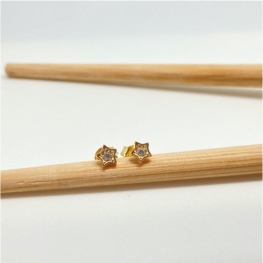 XO231 Aro Mini Estrella con 1 circón en el centro 4 mm Aro Baño Oro Aros Bañados hecho de Bronce Bañado en Oro 18K Joyas Bañadas en Oro