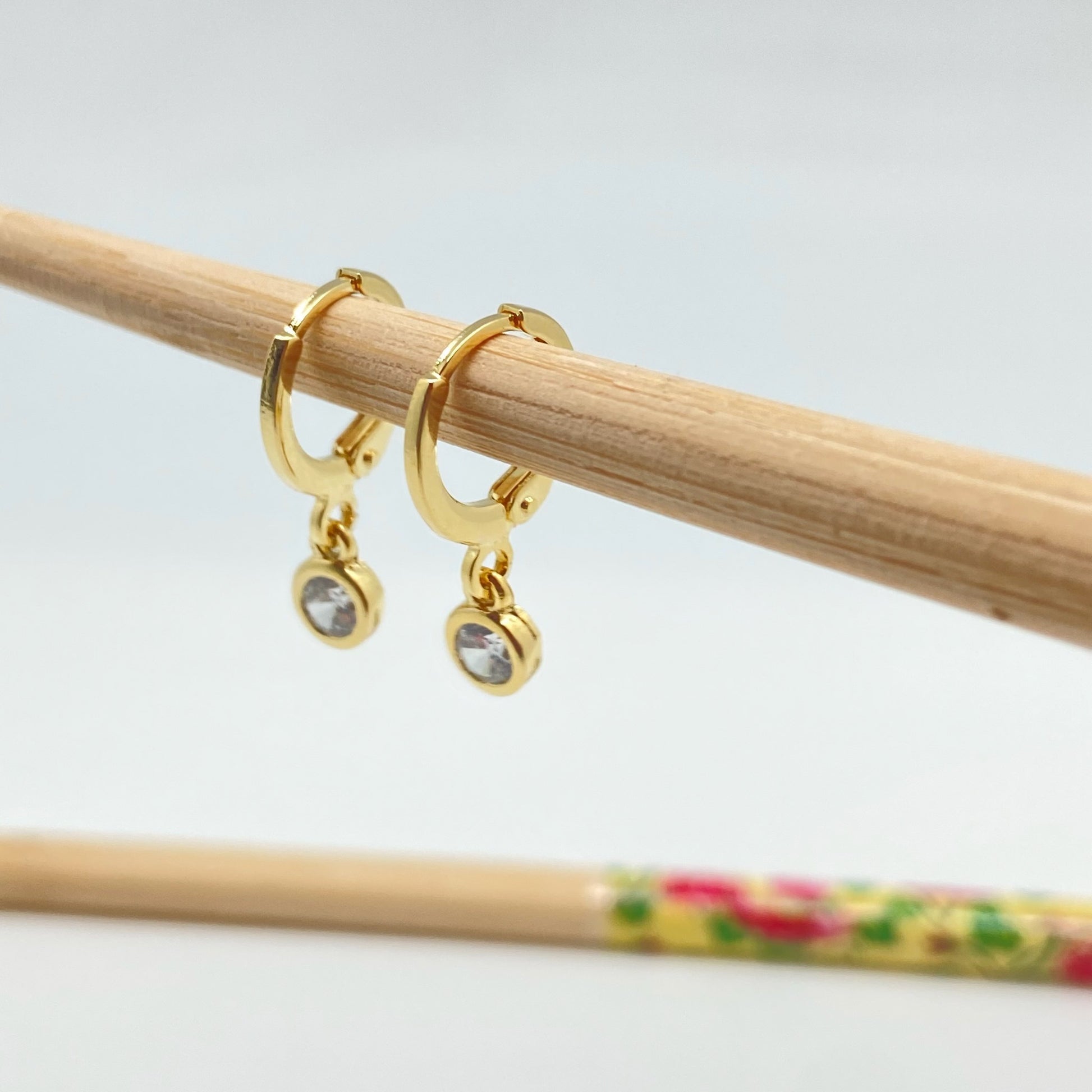 XO237 Aro Argollita con Punto de Luz Argolla 12 mm Colgante 4 mm Aro Baño Plata Aros Bañados hecho de Bronce Bañado en Oro 18K Joyas Bañadas en Oro
