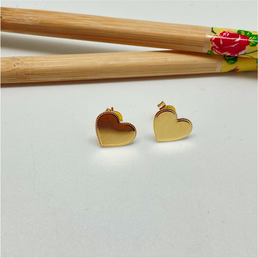 XO241 Aro Corazón Borde con Puntitos 11x12 mm Aro Baño Oro Aros Bañados hecho de Bronce Bañado en Oro 18K Joyas Bañadas en Oro