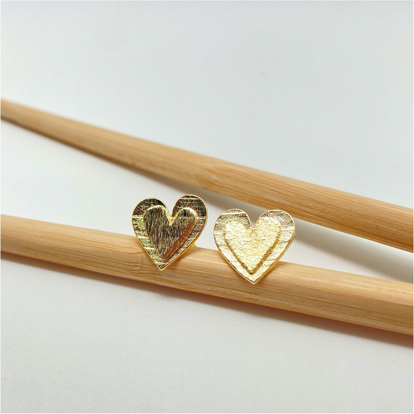 XO251 Aro Corazón con corazón en relieve lijado 13x13 mm Aro Baño Oro Aros Bañados hecho de Bronce Bañado en Oro 18K Joyas Bañadas en Oro