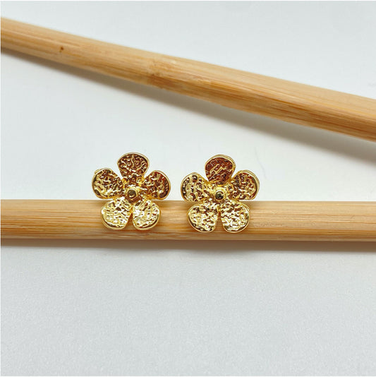 XO252 Aro Flor 5 Pétalos craquelada punto en el centro 13 mm Aro Baño Oro Aros Bañados hecho de Bronce Bañado en Oro 18K Joyas Bañadas en Oro