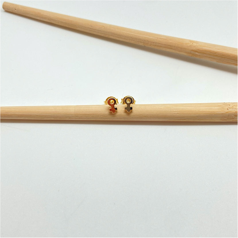 XO256 Aro Símbolo Sexo 6x3 mm Aro Baño Oro Aros Bañados hecho de Bronce Bañado en Oro 18K Joyas Bañadas en Oro