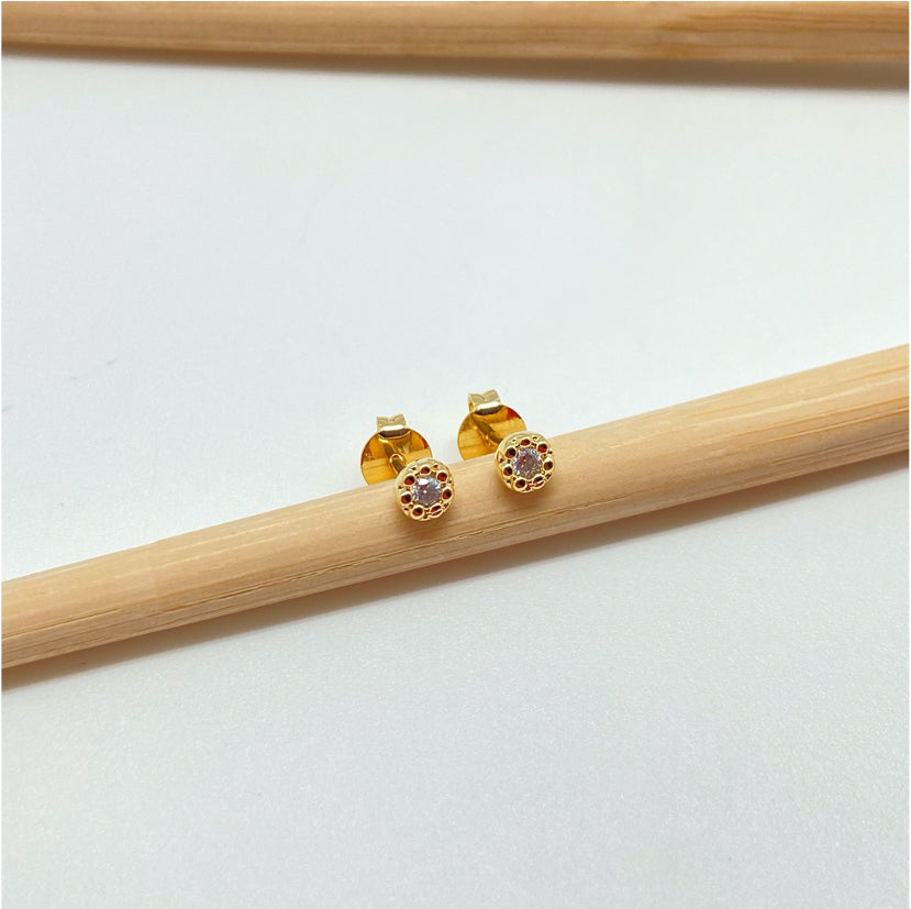 XO257 Aro Punto de Luz Mini Flor Circón Cristal Diá. 4 mm Espesor 2 mm Aro Baño Oro Aros Bañados hecho de Bronce Bañado en Oro 18K Joyas Bañadas en Oro