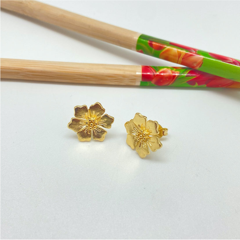 XO271 Aro Flor 5 pétalos 15 mm Aro Baño Oro Aros Bañados hecho de Bronce Bañado en Oro 18K Joyas Bañadas en Oro