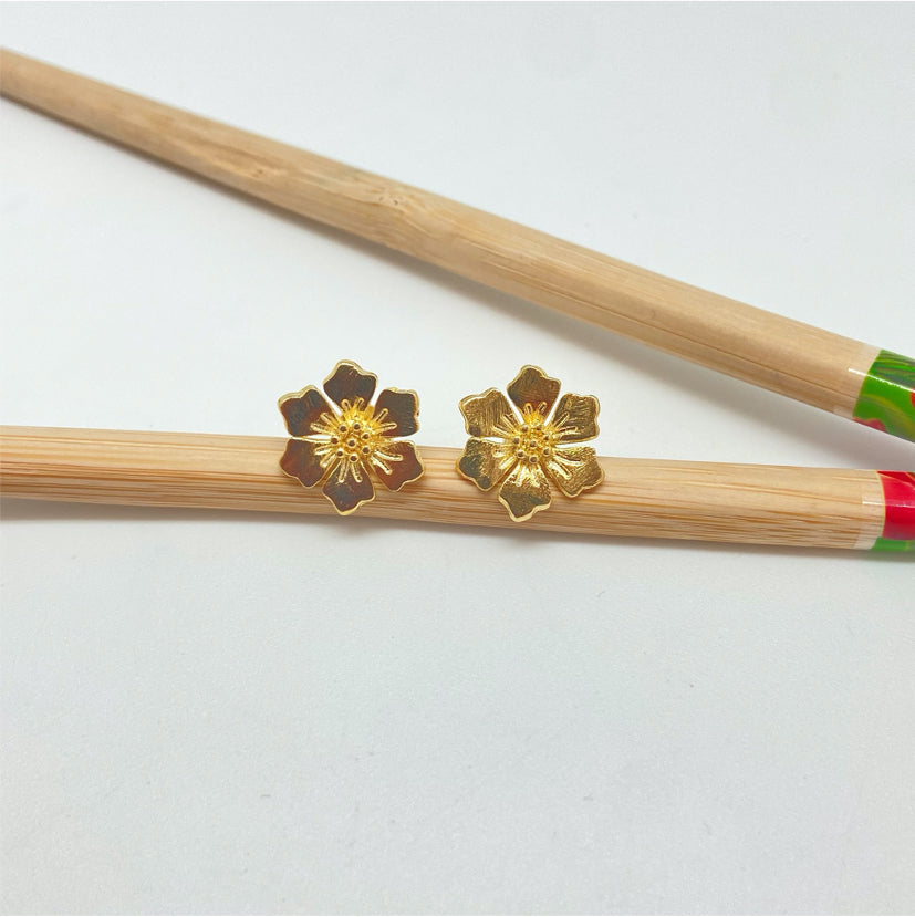XO271 Aro Flor 5 pétalos 15 mm Aro Baño Oro Aros Bañados hecho de Bronce Bañado en Oro 18K Joyas Bañadas en Oro