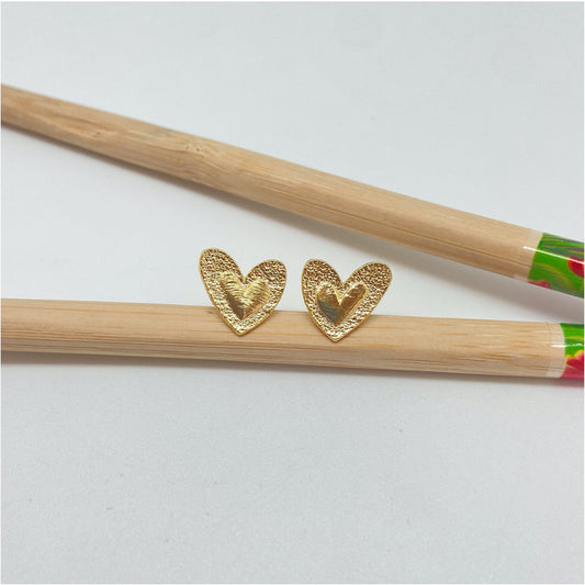 XO272 Aro Corazón con corazón en relieve 10x12 mm Aro Baño Oro Aros Bañados hecho de Bronce Bañado en Oro 18K Joyas Bañadas en Oro