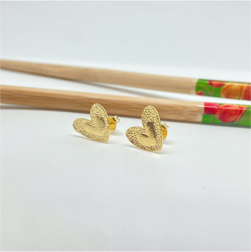 XO272 Aro Corazón con corazón en relieve 10x12 mm Aro Baño Oro Aros Bañados hecho de Bronce Bañado en Oro 18K Joyas Bañadas en Oro