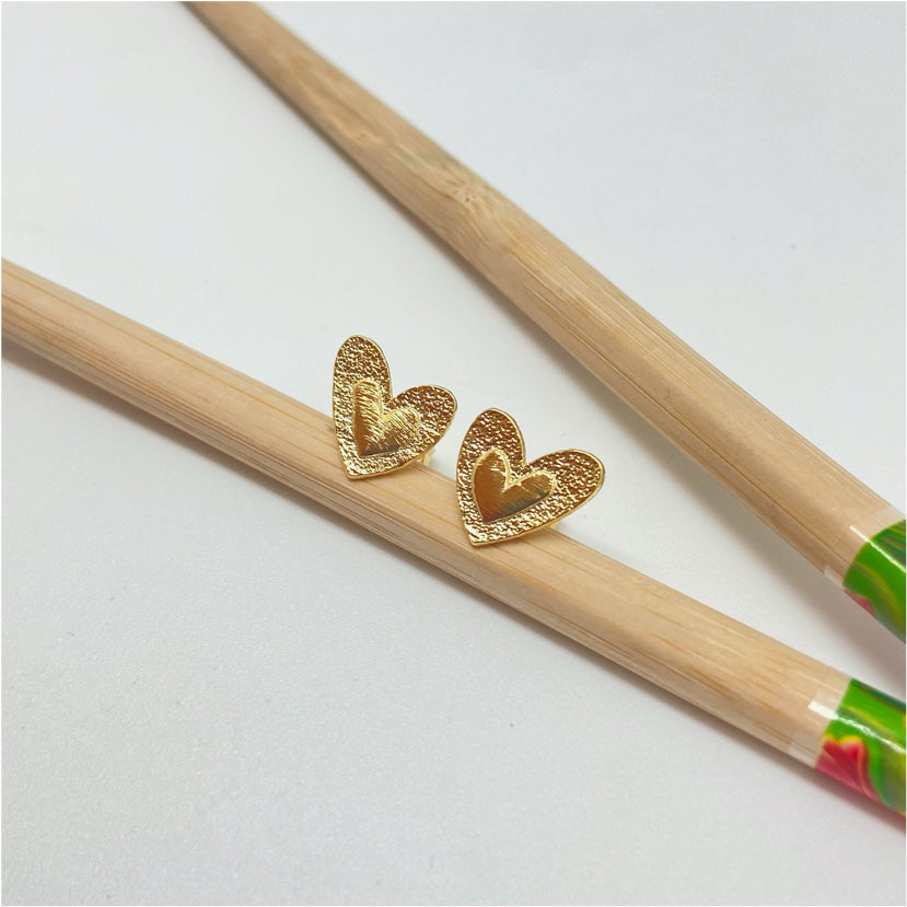 XO272 Aro Corazón con corazón en relieve 10x12 mm Aro Baño Oro Aros Bañados hecho de Bronce Bañado en Oro 18K Joyas Bañadas en Oro