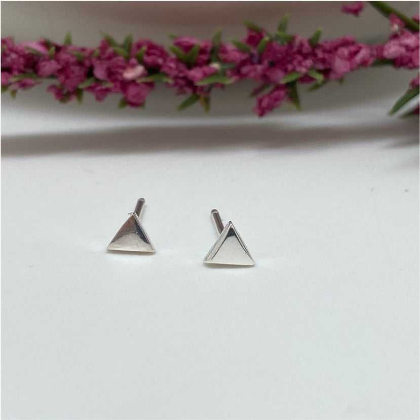 XP137 Aro Mini Triangulo 4 mm Aro Baño Plata Aros Bañados en Oro y Plata hecho de Bronce Bañado en Plata 50 ml Joyas Bañadas en Plata