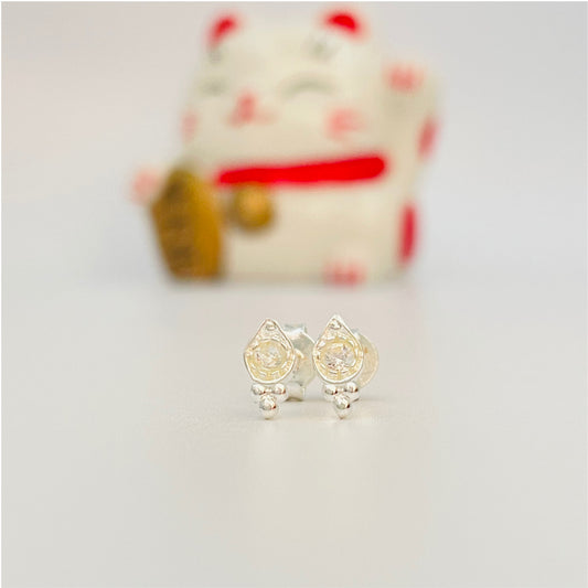 XP188 Aro Punto de Luz largo con 3 bolitas inferior 8x4 mm Aro Baño Plata Aros Bañados en Oro y Plata hecho de Bronce Bañado en Plata 50 ml