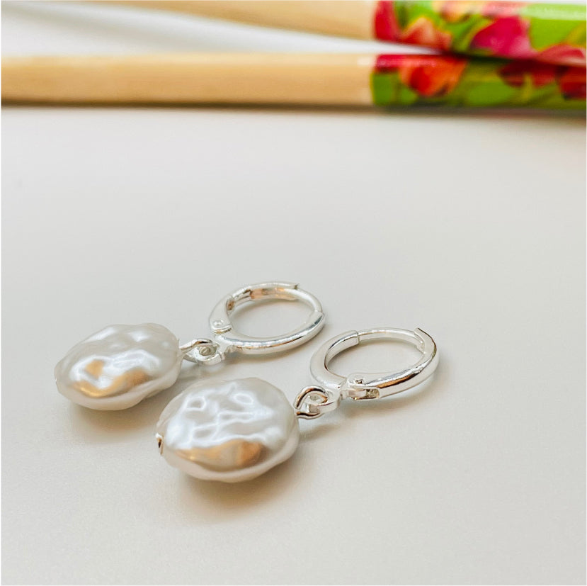 XP195 Aro argollita con colgante tipo nacar largo total 27 mm diá. Perla 12 mm Aro Baño Plata Aros Bañados en Oro y Plata hecho de Bronce Bañado en Plata 50 ml Joyas Bañadas en Plata