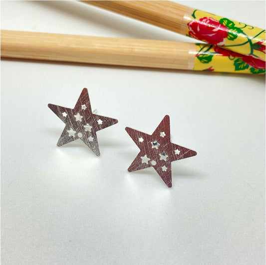 XP228 Aro Estrella y Mini Estrellas Caladas 18x18 mm Aro Baño Plata Aros Bañados hecho de Bronce Bañado en Plata 50 ml Joyas Bañadas en Plata