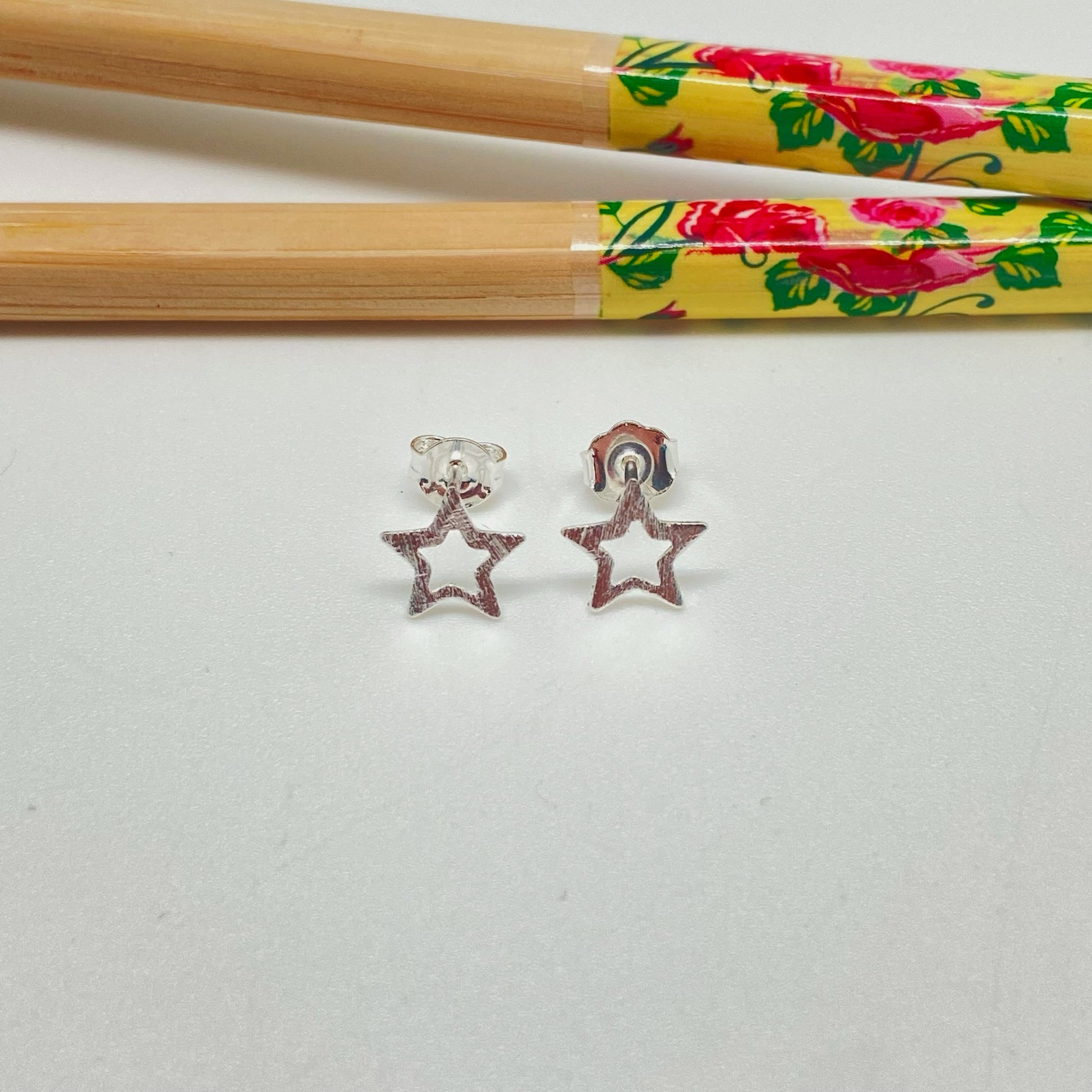 XP229 Aro Estrella Calada Lijada 9mm Aro Baño Plata Aros Bañados hecho de Bronce Bañado en Plata 50 ml Joyas Bañadas en Plata