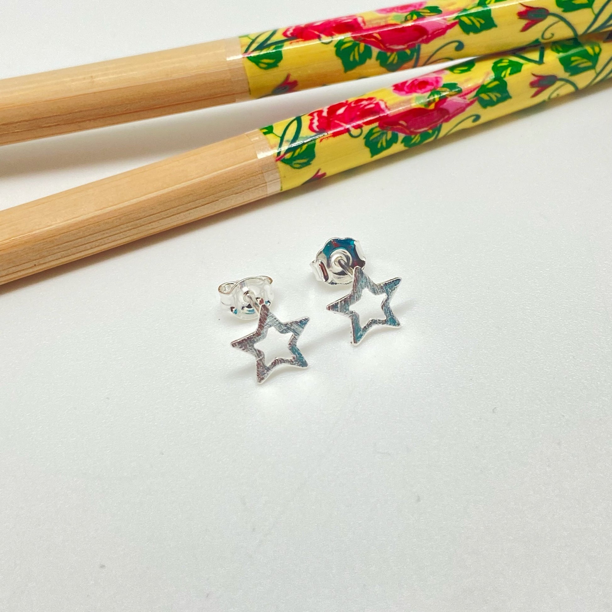 XP229 Aro Estrella Calada Lijada 9mm Aro Baño Plata Aros Bañados hecho de Bronce Bañado en Plata 50 ml Joyas Bañadas en Plata