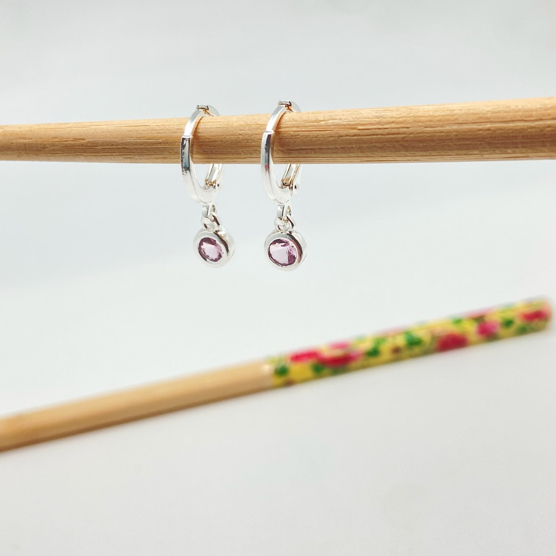 XP238 Aro Argollita con Punto de Luz Color Cuarzo Rosa Argolla 12 mm Colgante 4 mm Aro Baño Plata Aros Bañados hecho de Bronce Bañado en Plata 50 ml Joyas Bañadas en Plata