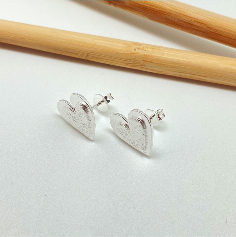 XP251 Aro Corazón con corazón en relieve lijado 13x13 mm Aro Baño Plata Aros Bañados hecho de Bronce Bañado en Plata 50 ml Joyas Bañadas en Plata