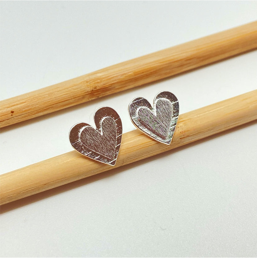 XP251 Aro Corazón con corazón en relieve lijado 13x13 mm Aro Baño Plata Aros Bañados hecho de Bronce Bañado en Plata 50 ml Joyas Bañadas en Plata
