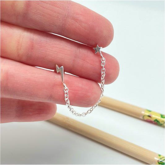 XP261 Aro Doble Mini Rayo 9x3 mm y Mini Estrella 6 mm unidos por cadena de 7 mm largo Aro Baño Plata Aros Bañados hecho de Bronce Bañado en Plata 50 ml Joyas Bañadas en Plata
