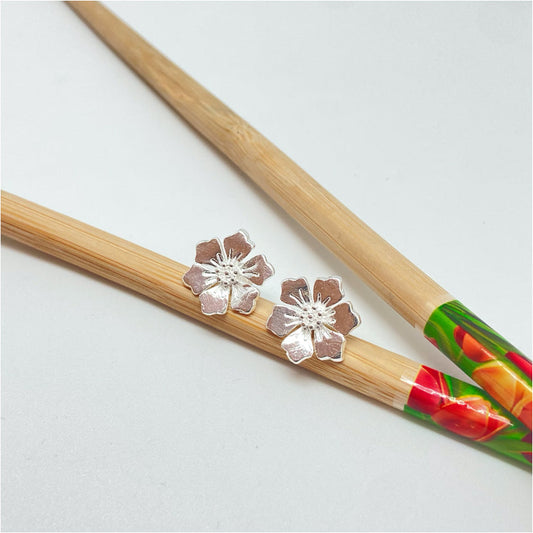 XP271 Aro Flor 5 pétalos 15 mm Aro Baño Plata Aros Bañados hecho de Bronce Bañado en Plata 50 ml Joyas Bañadas en Plata