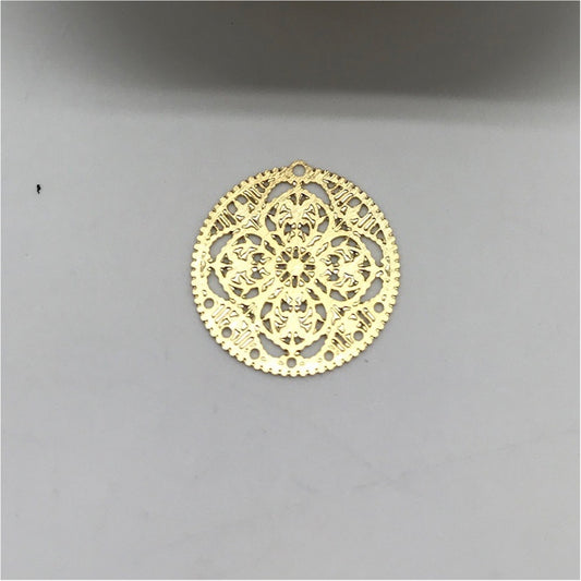 FO254 Figura Calada 21 mm 7 perforaciones inferiores Figura Baño Oro Figuras Bañadas en Oro y Plata hecho de Bronce Bañado en Oro 18K