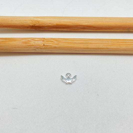FP1020 Colgante mini estrella Alada 5 x 7 mm mas argollita Figura Baño Plata Figuras Bañadas hecho de Bronce Bañado en Plata 50 ml Joyas Bañadas en Plata
