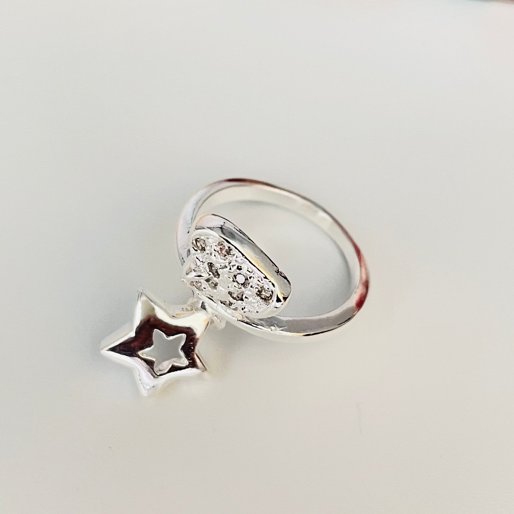 WP39 Anillo Corazón con circones 10 mm y Estrella Calada colgante 10 mm espesor 4 mm Argolla de 2 mm Anillo Baño Plata Anillos Bañados en Oro y Plata hecho de Bronce Bañado en Plata 50 ml Joyas Bañadas en Plata