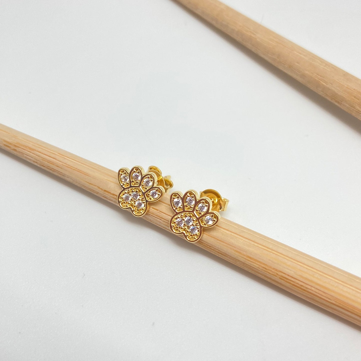 XO246 Aro Patita de Perro con Circones 10x10 mm Aro Baño Oro