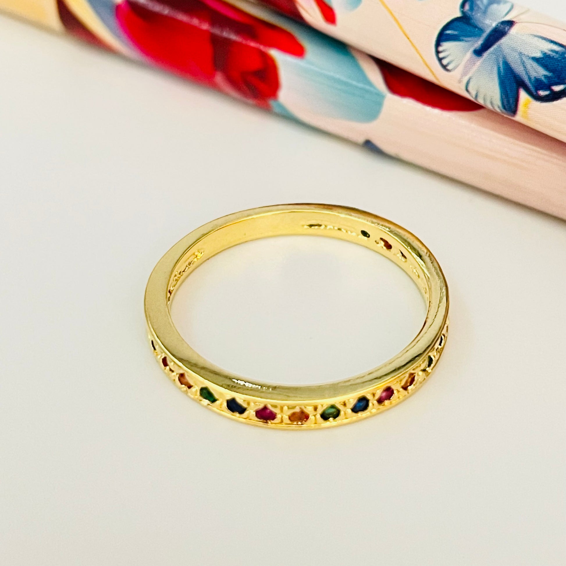 WO41 Anillo Medio Cintillo Circones Multicolor Argolla de 2 mm Anillo Baño Oro Anillos Bañados en Oro y Plata hecho de Bronce Bañado en Oro 18K Joyas Bañadas en Oro