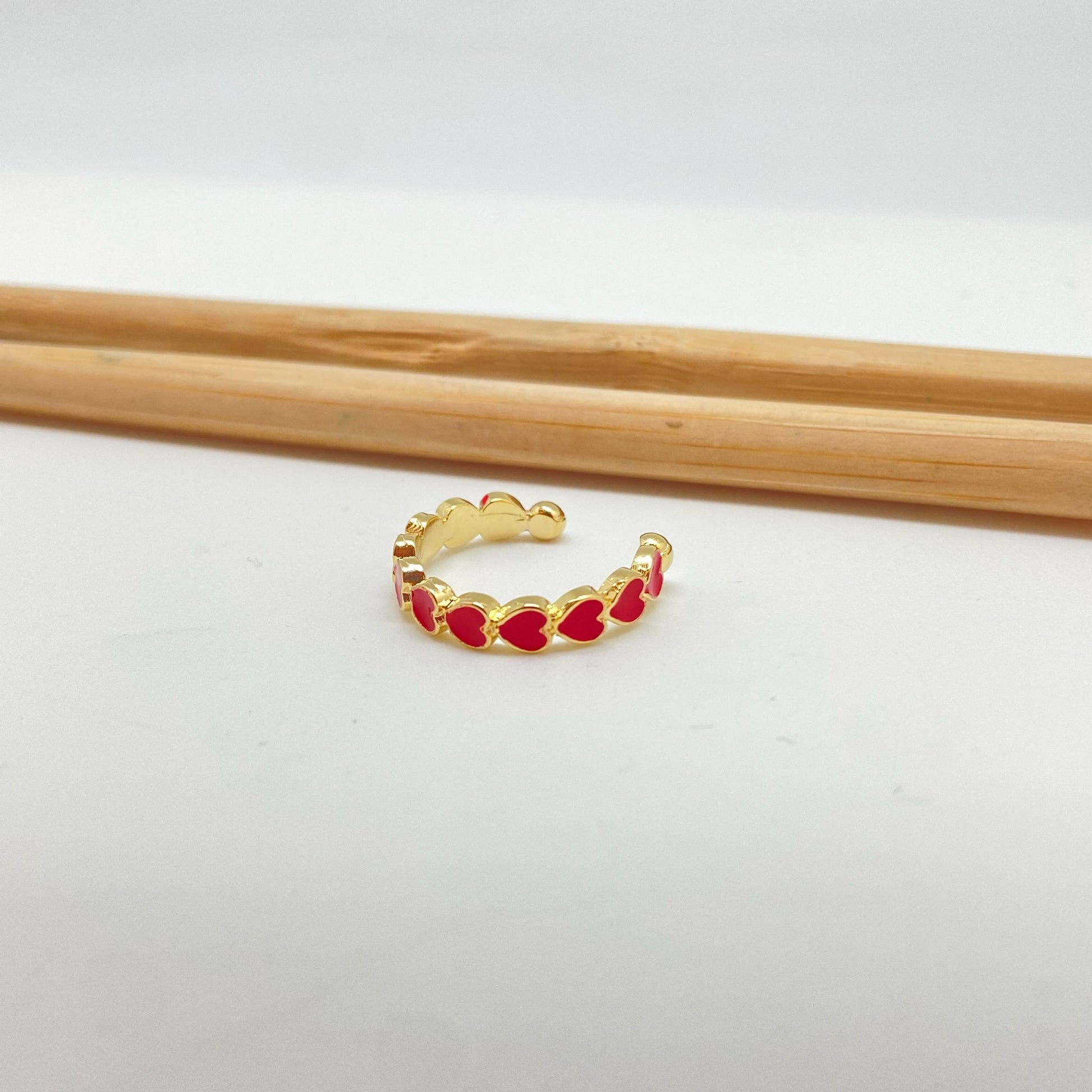 WO61 Anillo Corazones con resina color Dia. 18 mm ancho 4 mm Anillo Baño Oro Anillos Bañados hecho de Bronce Bañado en Oro 18K Joyas Bañadas en Oro