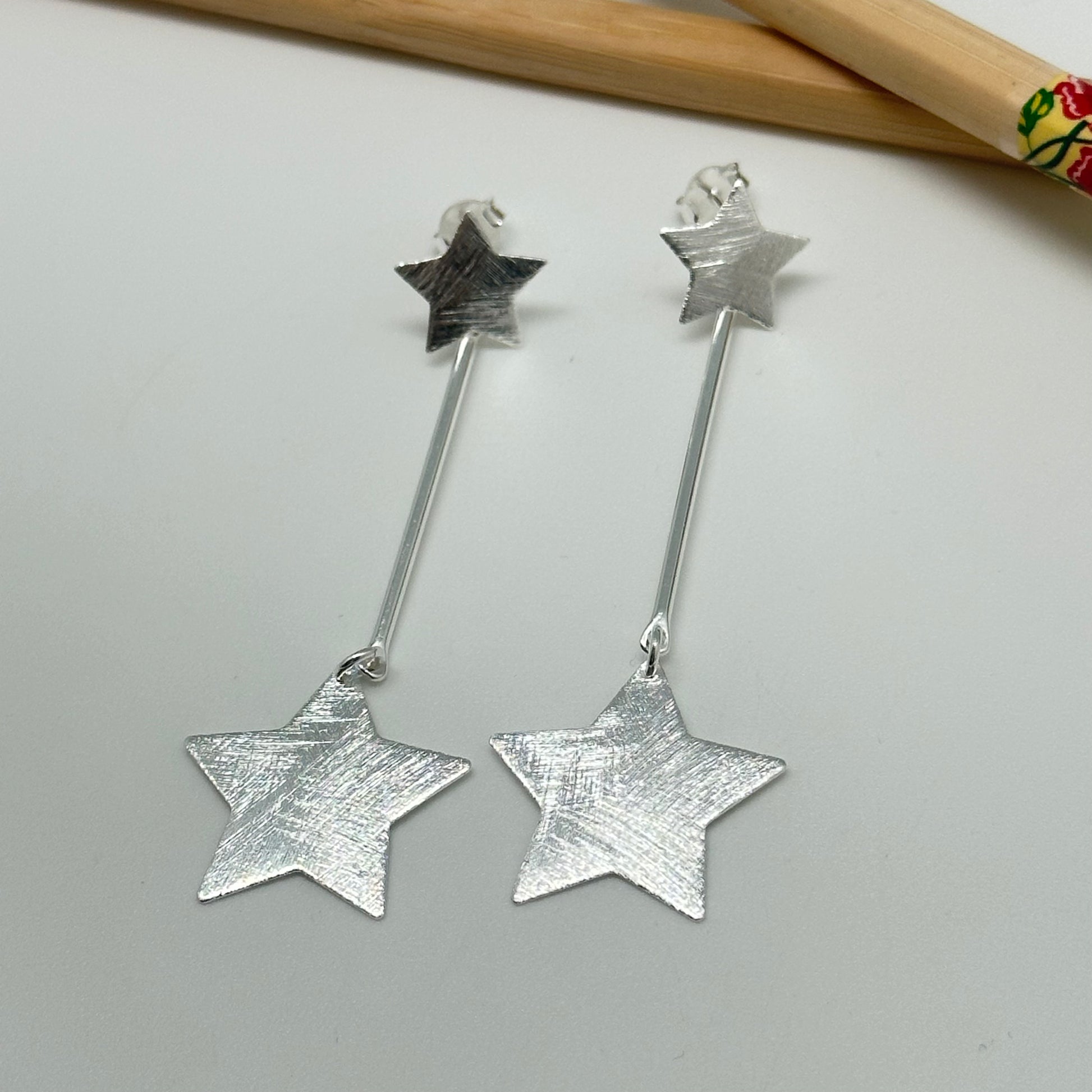 XP312 Aro base estrella y palito con colgante estrella base 12 mm palito 35 mm estrella colgante 22 mm Largo total 65 mm Aro Baño Plata Aros Bañados hecho de Bronce Bañado en Plata 50 ml Joyas Bañadas en Plata
