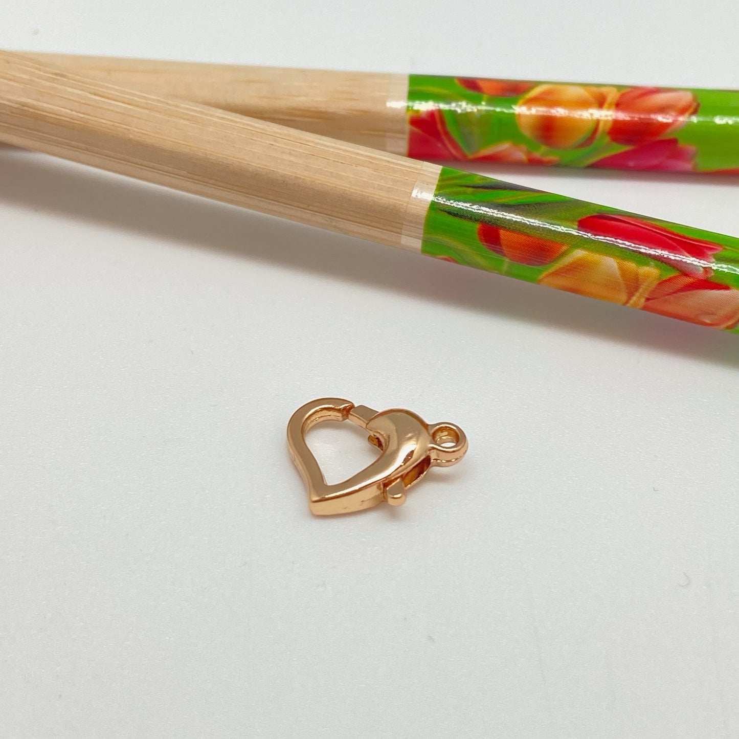 AO111 Mosquetón Corazón 10 mm más argollita Accesorio Baño Oro Accesorios Bañados hecho de Bronce Bañado en Oro 18K Joyas Bañadas en Oro