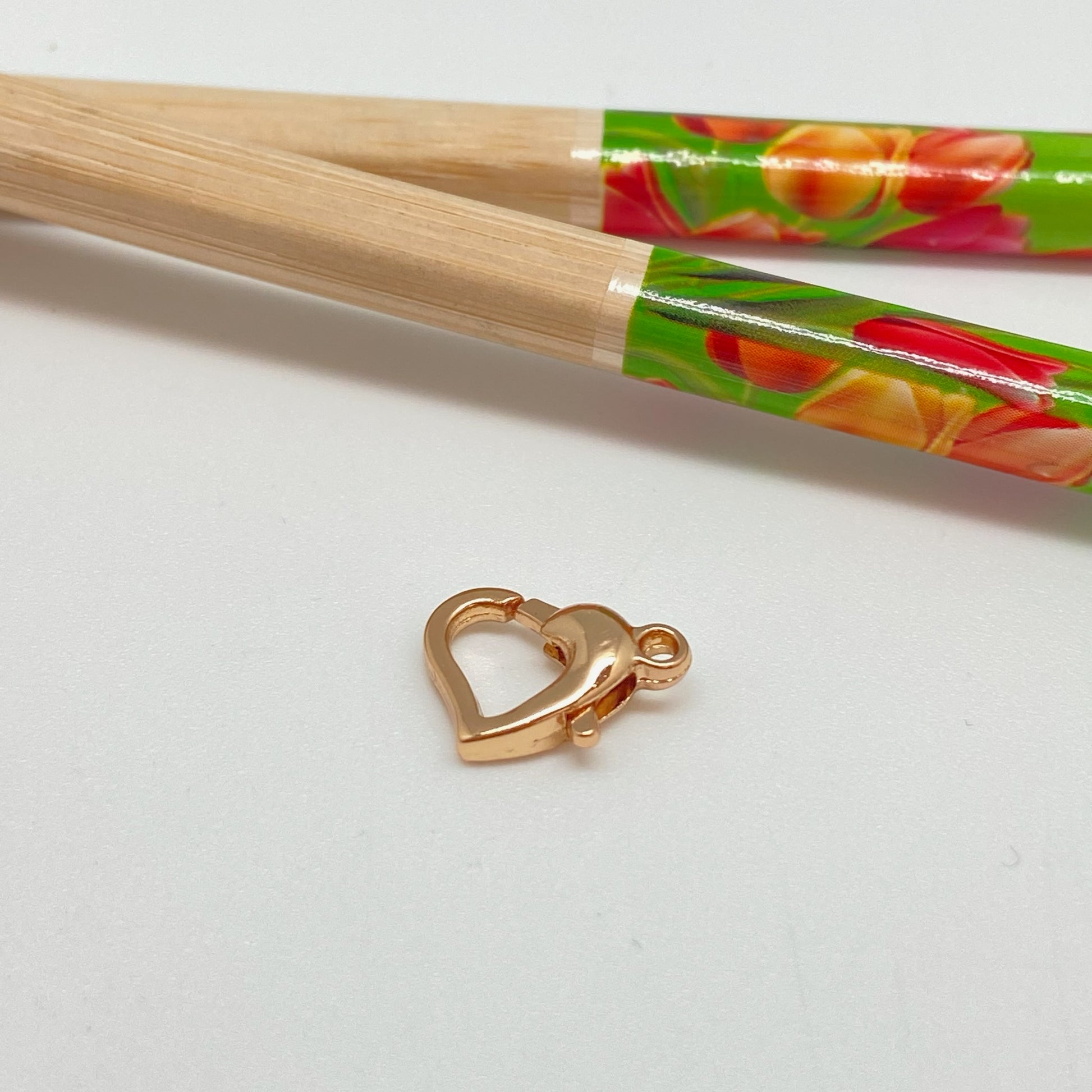 AO111 Mosquetón Corazón 10 mm más argollita Accesorio Baño Oro Accesorios Bañados hecho de Bronce Bañado en Oro 18K Joyas Bañadas en Oro