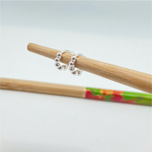 XP278 Aro argollita dia 10 mm presión con mini bolitas Aro Baño Plata Aros Bañados hecho de Bronce Bañado en Plata 50 ml Joyas Bañadas en Plata