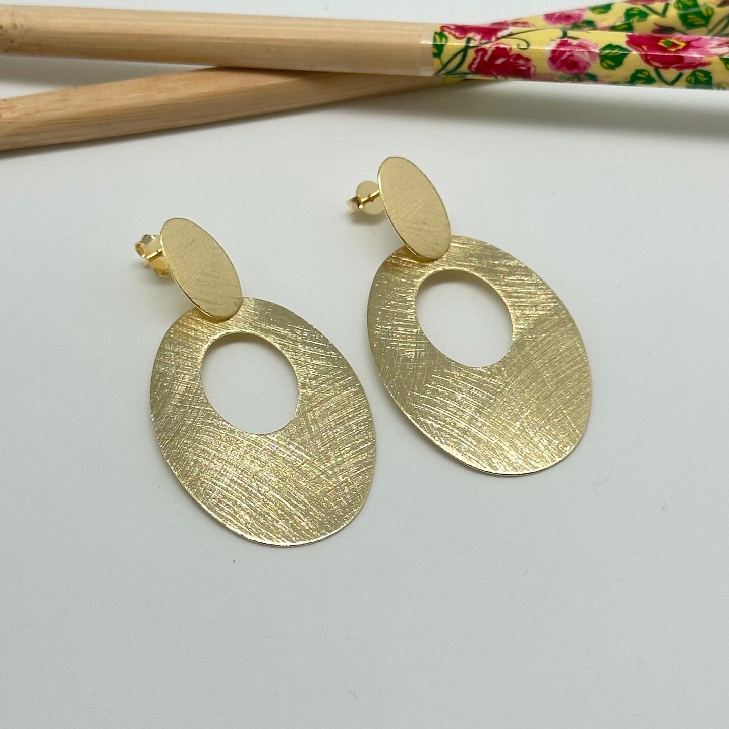 XO314 Aro Ovalado Lijado Largo total 50 mm Base 15 x 10 mm Figura Oval 40 x 28 mm Aro Baño Oro