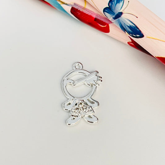 FP913 Colgante Niñito con circones 15x11 mm más argollita Figura Baño Plata