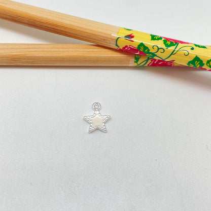 FP1022 Colgante mini estrella borde con puntitos con resina color 9x9 mm mas argollita Figura Baño Plata
