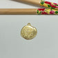 FO1033 Colgante medalla Cruz en relieve con inscripción borde irregular doble faz 18 x 20 mm mas argollita Figura Baño Oro