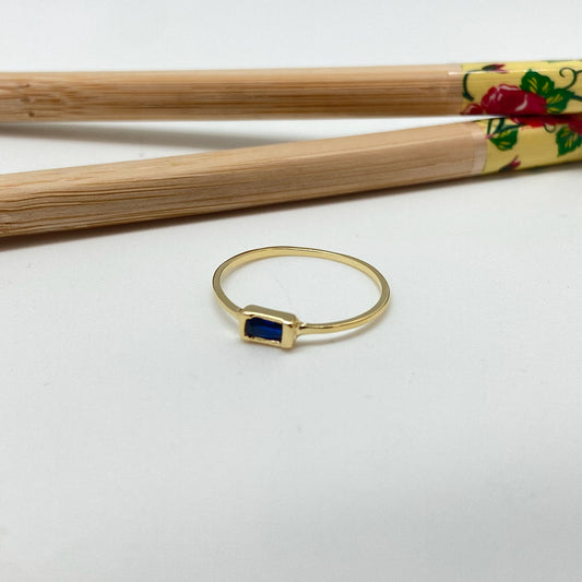 WO57 Anillo 1 circon zafiro baguette 4x2 mm argolla 1 mm espesor Anillo Baño Oro Anillos Bañados hecho de Bronce Bañado en Oro 18K Joyas Bañadas en Oro