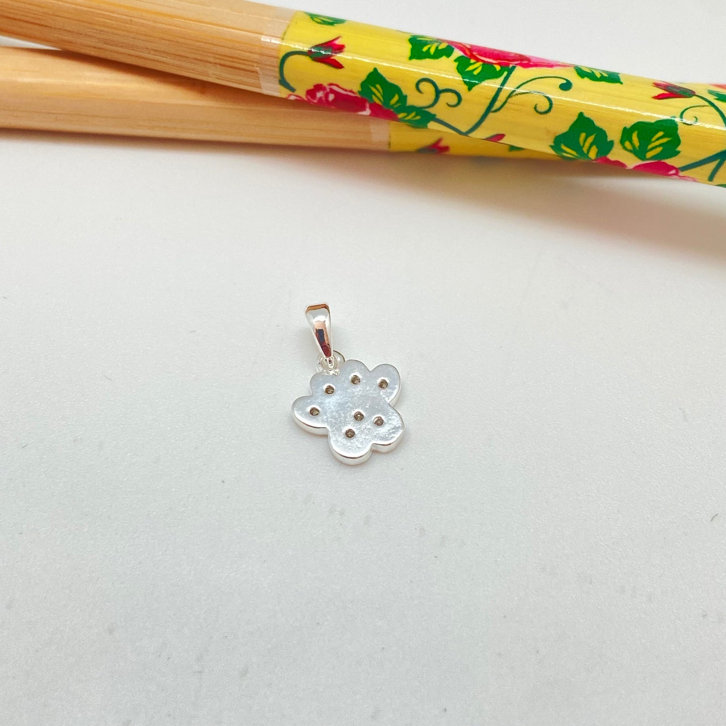 FP968 Colgante Patita de Perro con circones 10x10 mm más Balier Figura Baño Plata