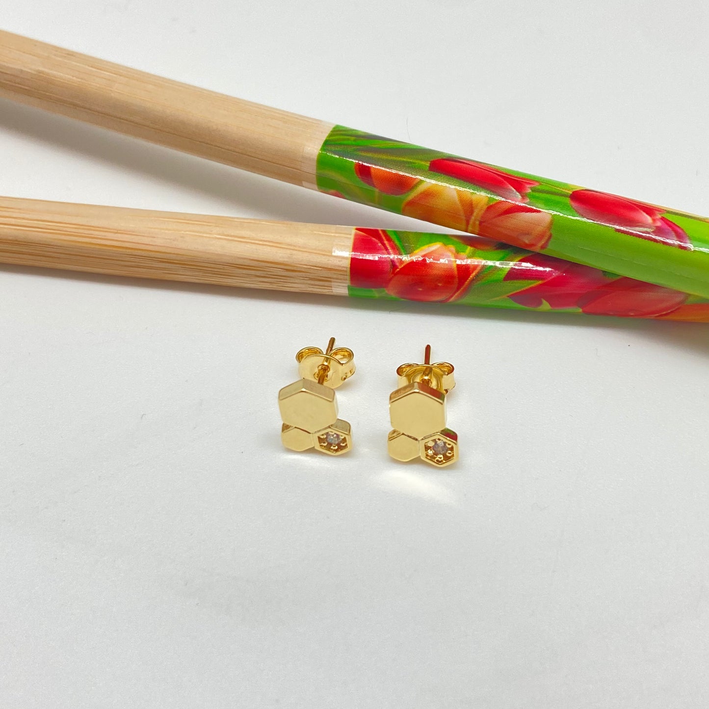 XO247 Aro Rombos y Circón 7x10 mm Aro Baño Oro