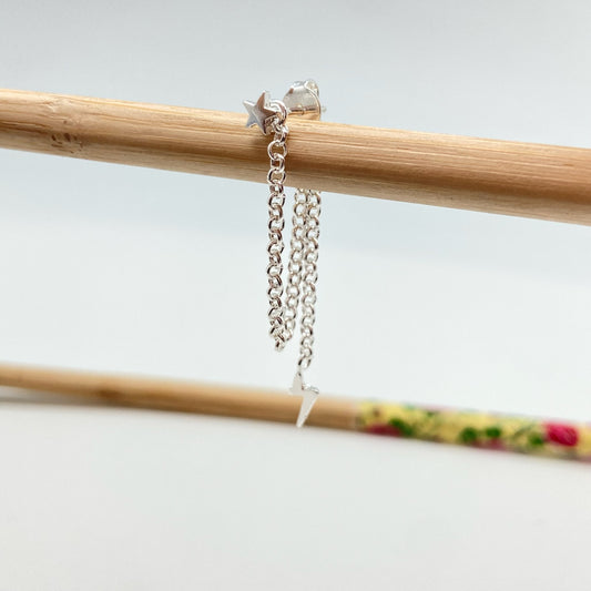 XP306 Aro base mini estrella 4 mm y mini rayo 10x4 mm colgado en cadena de 2.5 cm largo Aro Baño Plata