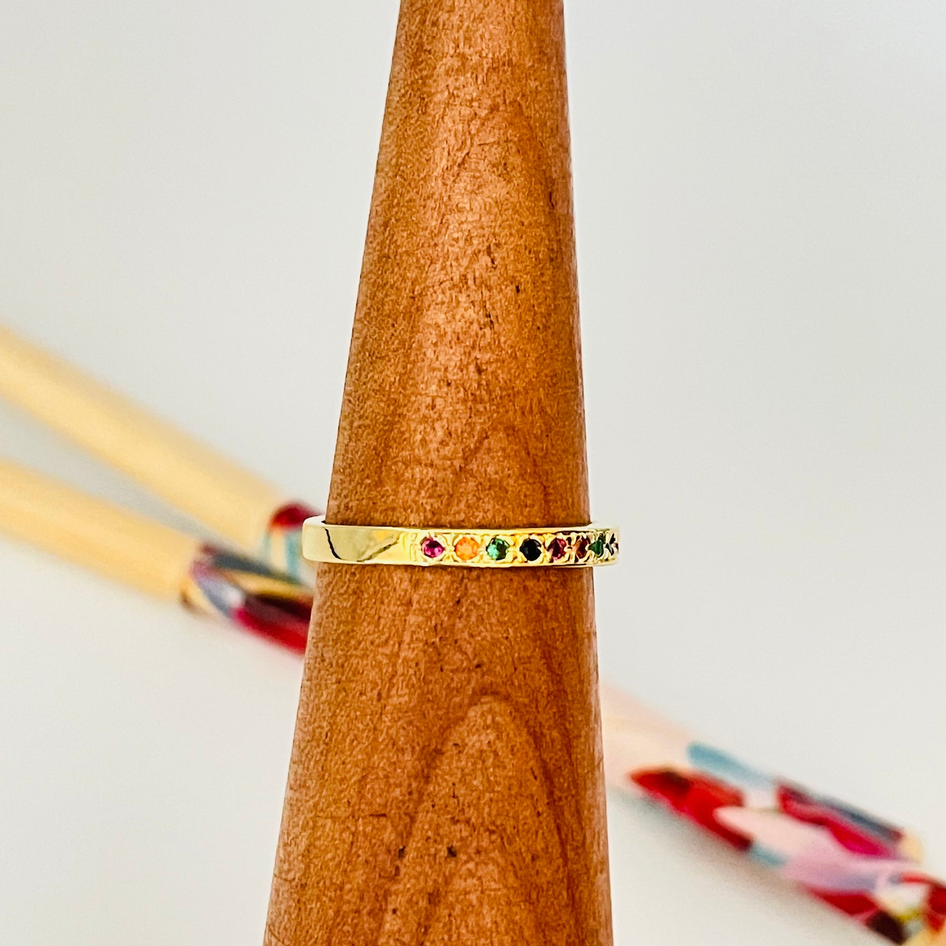WO41 Anillo Medio Cintillo Circones Multicolor Argolla de 2 mm Anillo Baño Oro Anillos Bañados en Oro y Plata hecho de Bronce Bañado en Oro 18K Joyas Bañadas en Oro