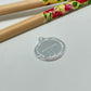 FP1033 Colgante medalla Cruz en relieve con inscripción borde irregular doble faz 18 x 20 mm mas argollita Figura Baño Plata