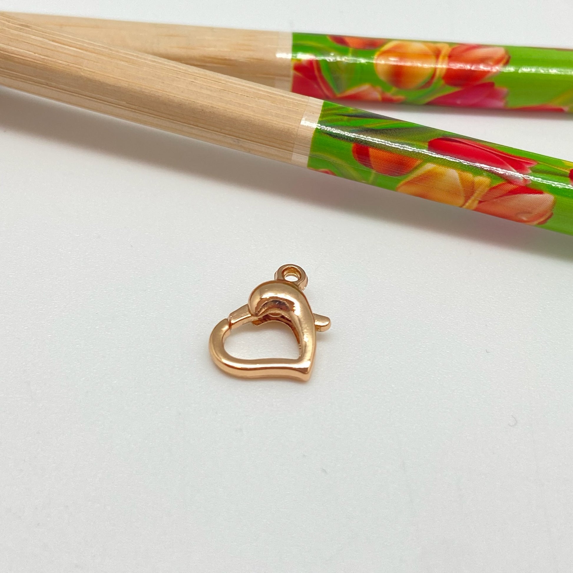 AO111 Mosquetón Corazón 10 mm más argollita Accesorio Baño Oro Accesorios Bañados hecho de Bronce Bañado en Oro 18K Joyas Bañadas en Oro