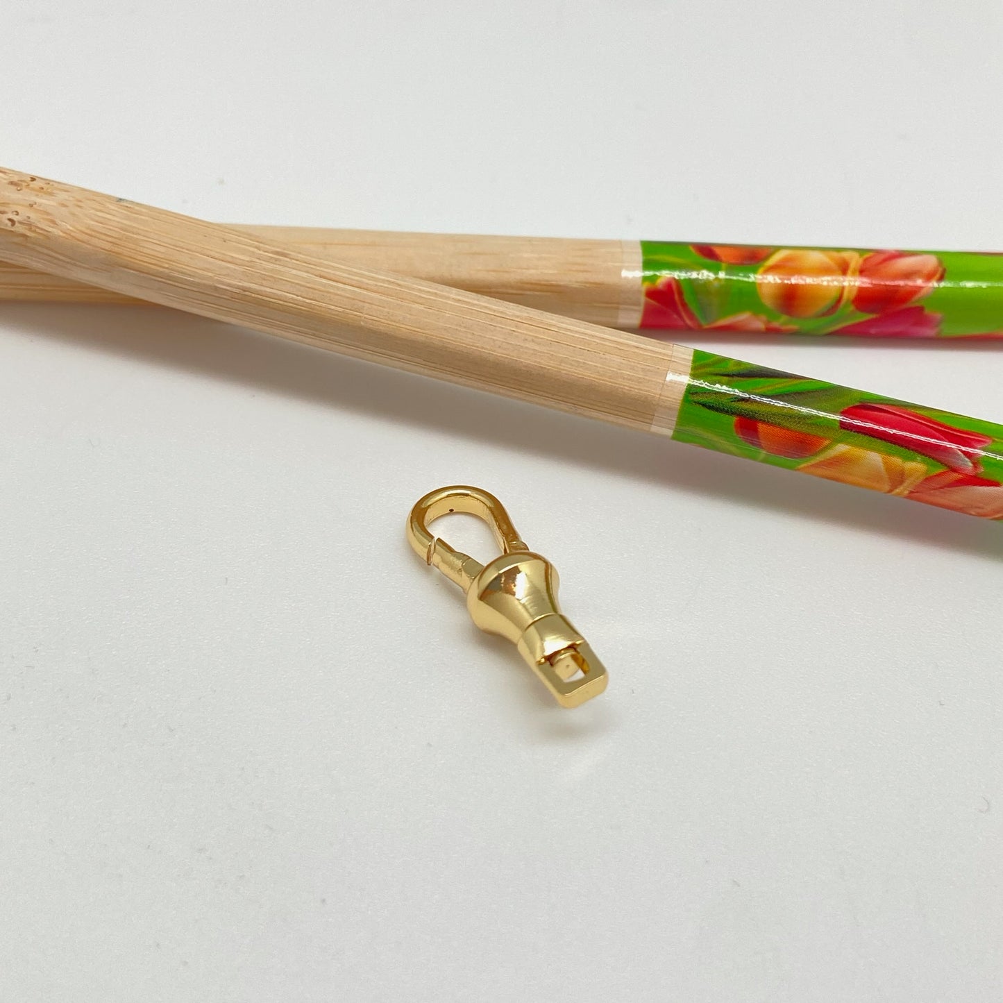 AO110 Broche tipo Boya 20 mm más argolla Accesorio Baño Oro Accesorios Bañados hecho de Bronce Bañado en Oro 18K Joyas Bañadas en Oro